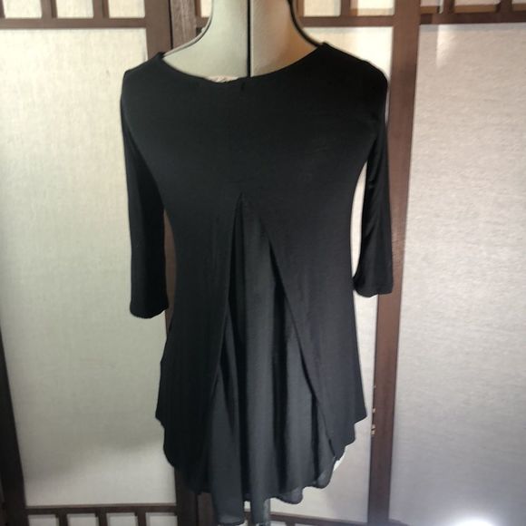 Kim & Cami black tee T-shirt sheer insert in back sz Sm/ high- low style NWOT - Picture 2 of 7
